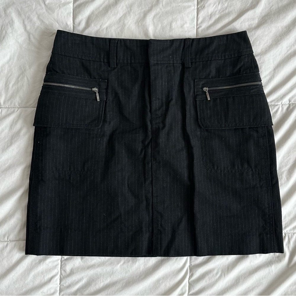 BANANA REPUBLIC Sleek Black Pinstripe Mini Skirt with Zip Pockets Size-6